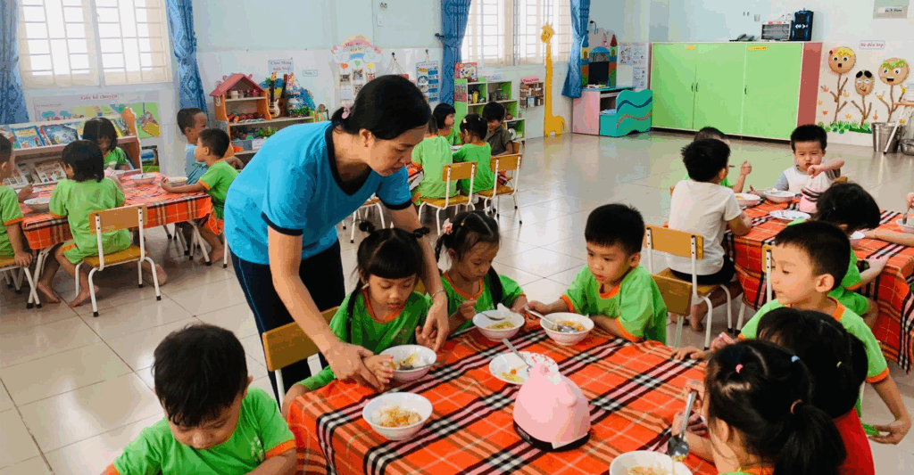 Cơ hội phát triển nghề nghiệp khi học chứng chỉ cấp dưỡng mầm non